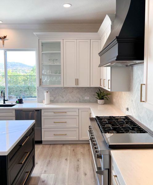 Two-Tone-Black-and-White-Kitchen-Cabinetry