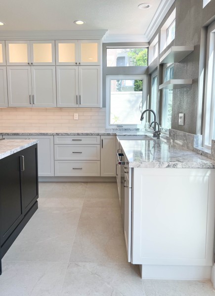 White-Kitchen-Cabinets-with-Lighted-Uppers