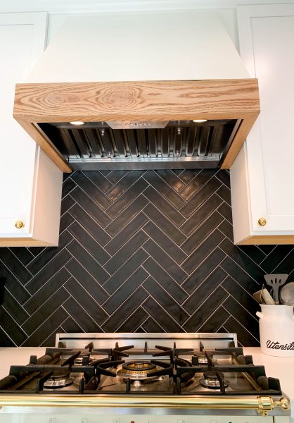 Black-and-White-Herringbone-Backsplash