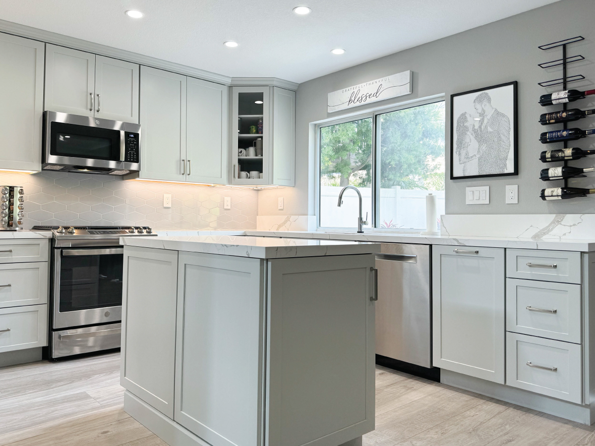 https://www.inspiredremodels.com/wp-content/uploads/2023/12/White-Grey-Kitchen-design-01.jpg